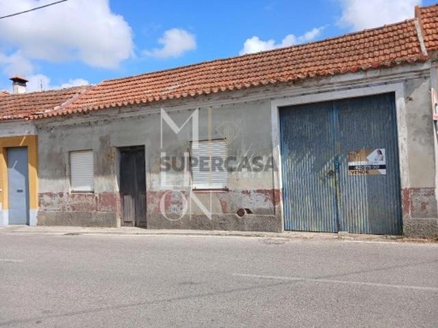 Moradia Antiga Tipo T1+2 C/ Pátio coberto + terreno Boco Vagos