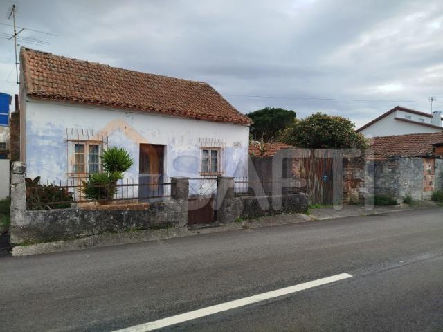 Moradia antiga com Terreno para Construção