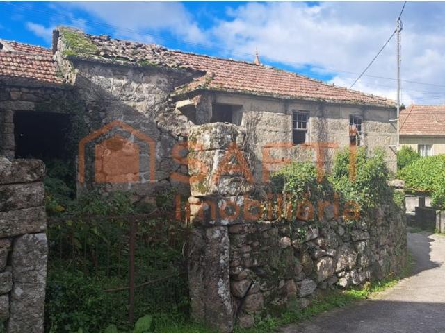 Moradia Antiga para Restauro