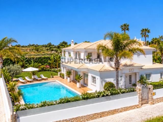 Moradia ao lado do mar com piscina ideal para morar ao lado da praia ou rentabilizar. Lagos, Algarve