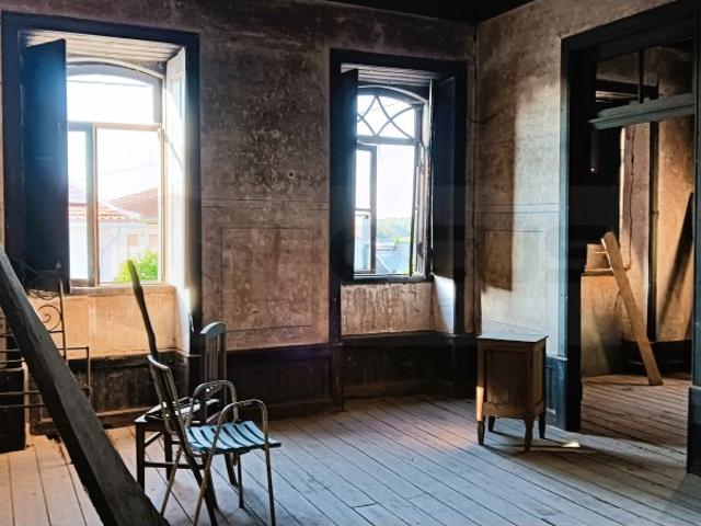 Moradia apalaçada para restauro Águeda