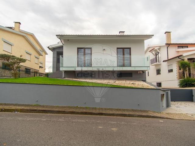 Moradia, Aradas