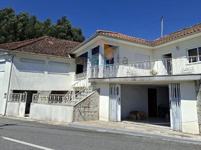 Moradia, Ardegão Arnozela Seidões