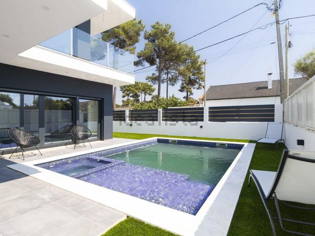 Moradia, Aroeira Central, Charneca da Caparica e Sobreda