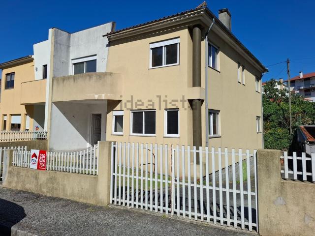 Moradia, Arouca e Burgo