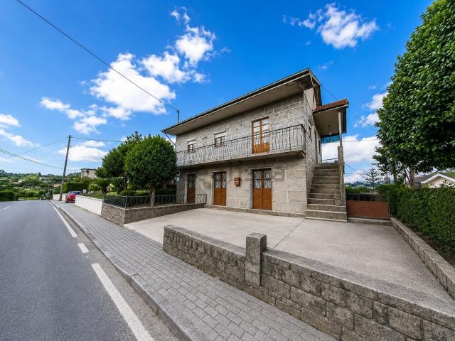 Moradia, Arnoso e Sezures