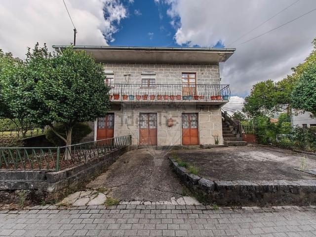 Moradia, Arnoso e Sezures