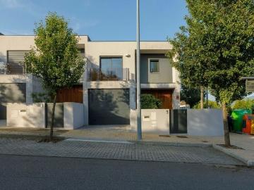 Moradia, Arnoso e Sezures