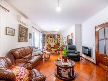 Moradia, Arnoso e Sezures