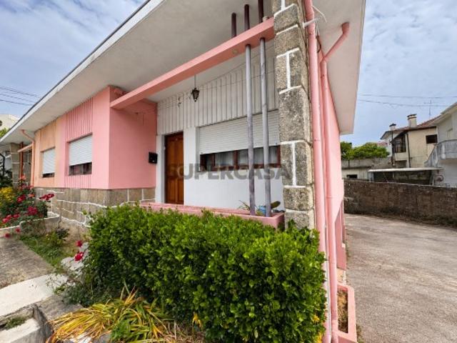 Moradia Arrendada com Contrato Vitalício | Garagem e Terreno | Rio Tinto, Gondomar