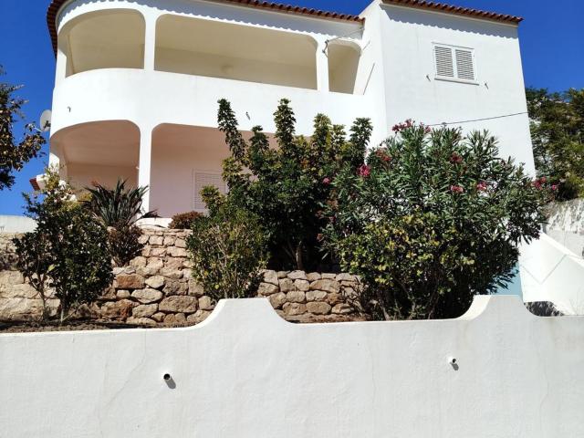 Moradia, Budens