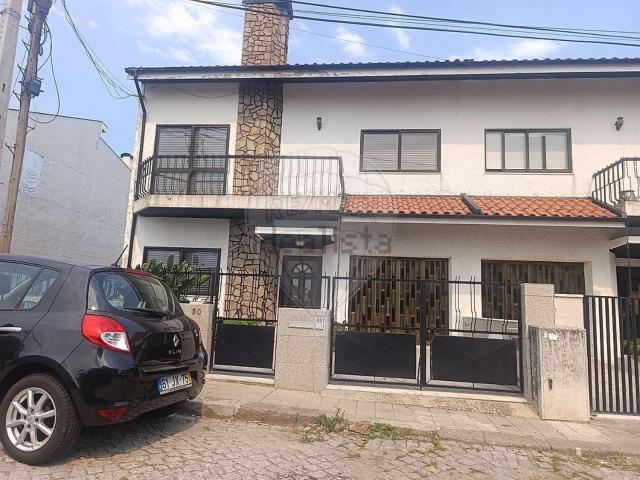 Moradia, Baguim do Monte