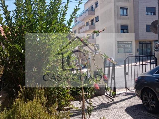 Moradia Banda T4 com Sótão Aproveitado | Belas Sintra 180m² Queluz e Belas