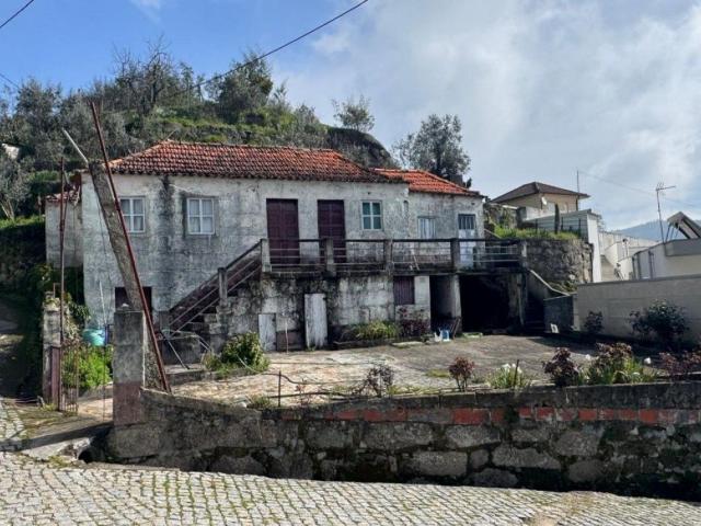 Moradia, Banho e Carvalhosa