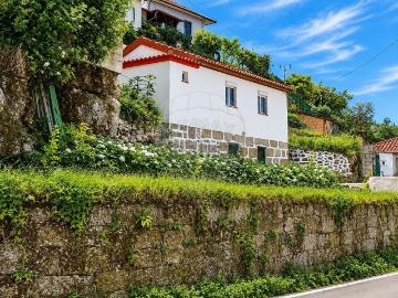 Moradia, Basto