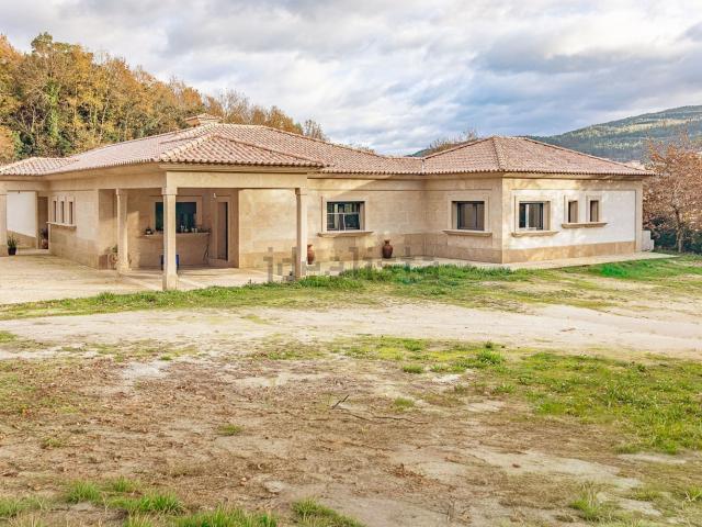 Moradia, Basto