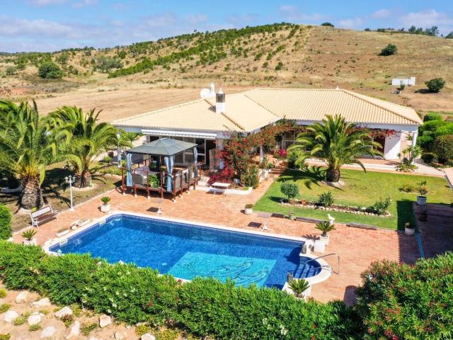 Moradia, Bensafrim