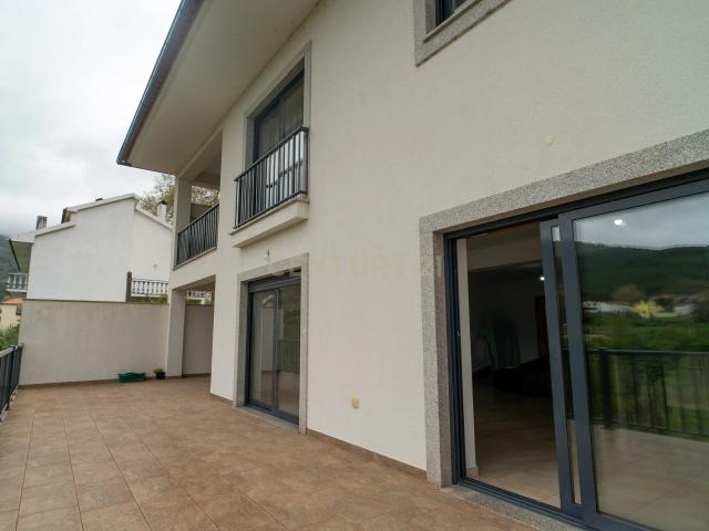Moradia Bi familiar com terreno em Unhais da Serra, Covilhã