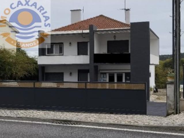 Moradia Bi Familiar com Elevado Potencial de Construção
