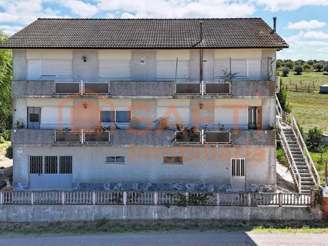 Moradia Bi Familiar com garagem e terreno agrícola em Delong. 0m² Paialvo