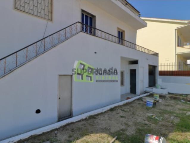 Moradia Bi Familiar Duplex para Remodelar | Quinta do Conde