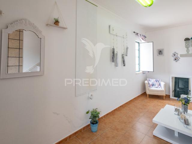 Moradia Bi familiar de Gaveto T2 com Garagem!
