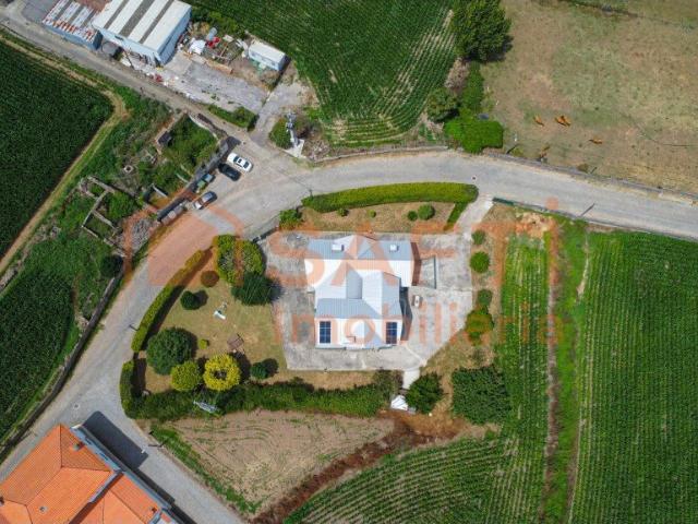 Moradia Bi Familiar T4 inserida num lote de 1.480 m² em Gião. 181m² Modivas