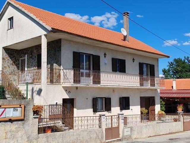 Moradia bi familiar T5 em Graça de 215 m²