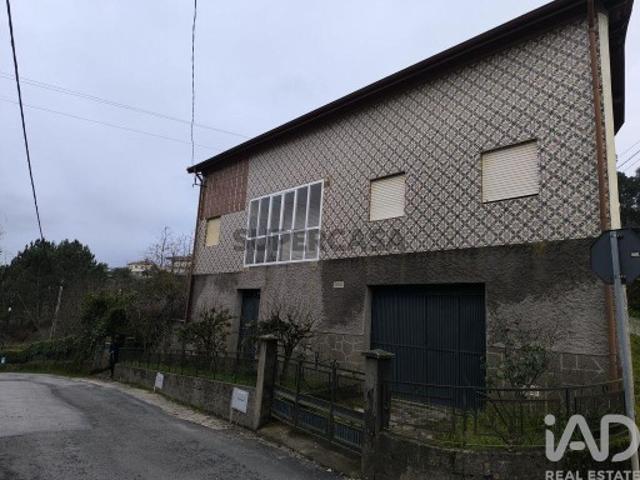 Moradia bi familiar T5 em Vila Cova da Lixa e Borba de Godim de 173,5 m²