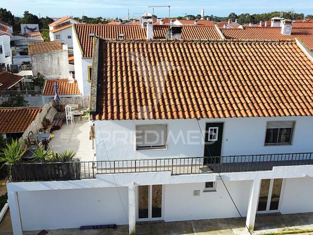 Moradia Bi Familiar T6 com Espaço Exterior V.N. Milfontes