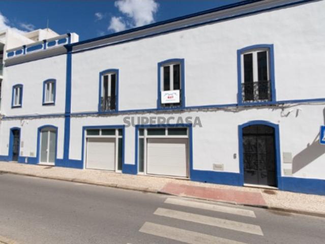 Moradia Bi familiar T7 com garagem e jardim