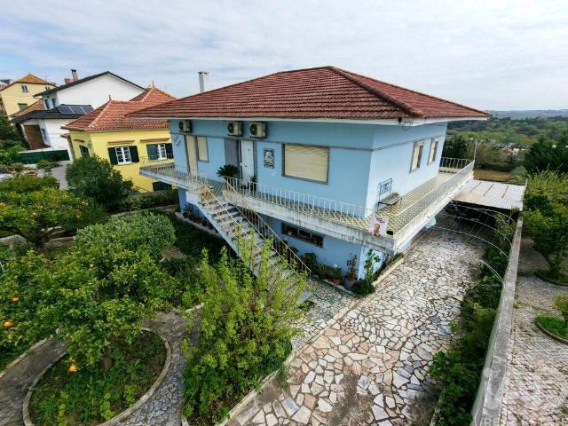 Moradia bi familiar T3 em Cadaval e Pêro Moniz de 108 m²