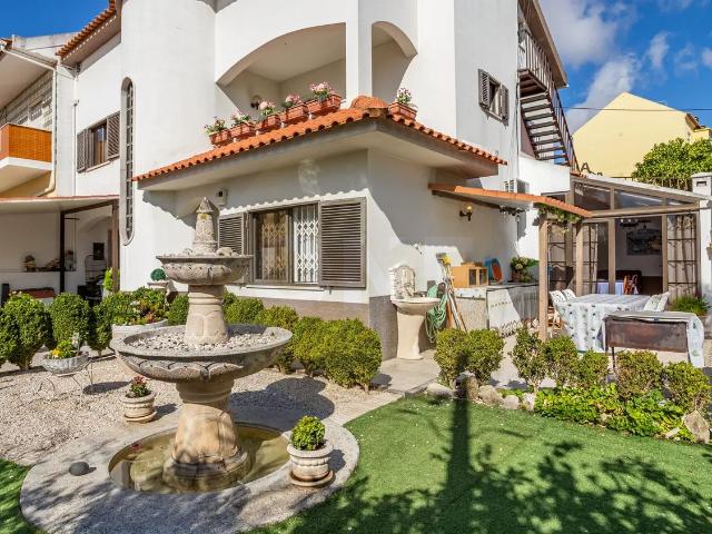 Moradia Bi familiar T3 + T2 | Bairro da Castelhana, São João da Talha