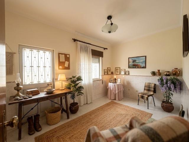 Moradia Bi familiar T3 + T2 com 1.500 m² de terreno na Mourisca, Setúbal