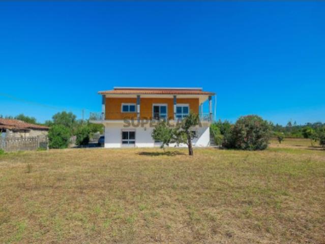 Moradia Bifamiliar c/ terreno urbanizável de 10.500 m² Ourém EN113