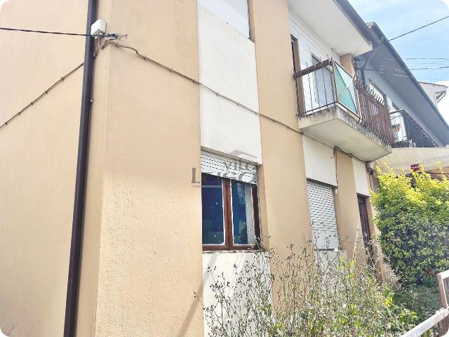 Moradia Bifamiliar com logradouro terreno e anexos 7 caminhos Gondomar