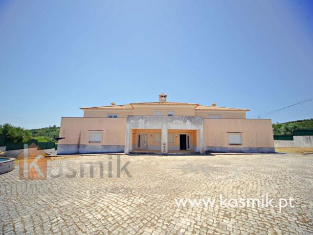 Moradia bifamiliar de Luxo | Lar recuperar V5 + V5: Bucelas Loures Lisboa