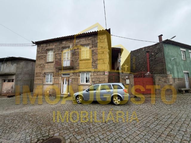 Moradia bifamiliar em granito com espaço exterior 99m² Freixeda do Torrão, Quintã de Pêro Martins e Penha de Águia