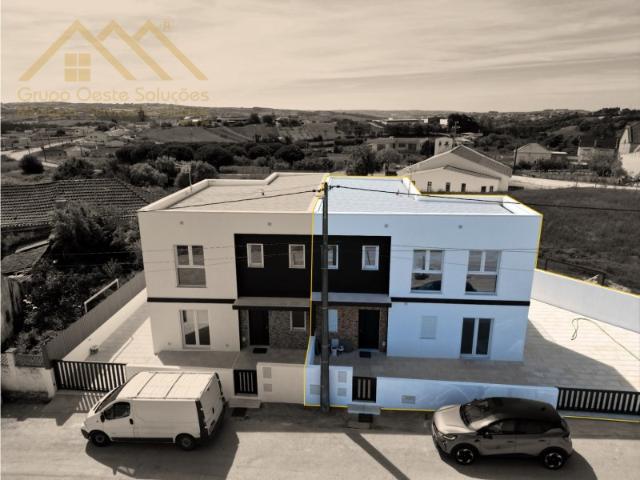 Moradia Bifamiliar ' NOVO'