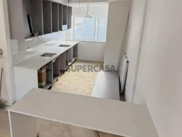 Moradia Bifamiliar T2 no Feijó