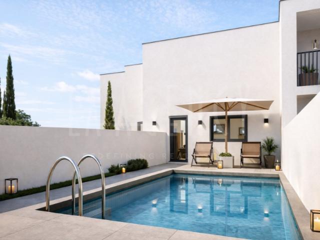 Moradia Bifamiliar V3 com Piscina
