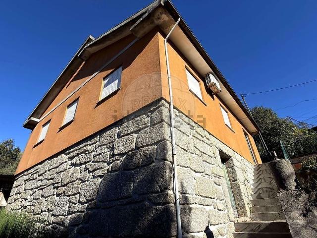 Moradia, Bouro Santa Maria