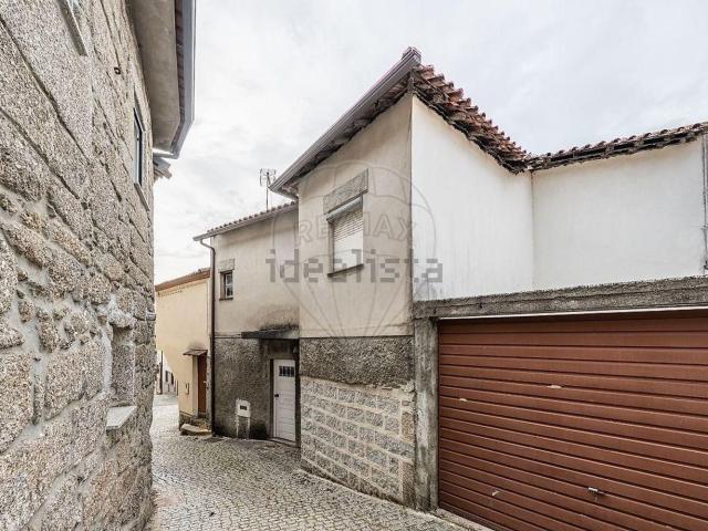 Moradia, Bouro Santa Maria
