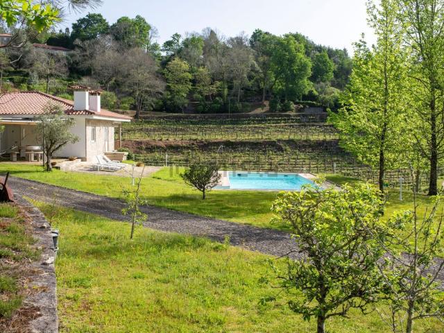 Moradia, Bouro Santa Maria
