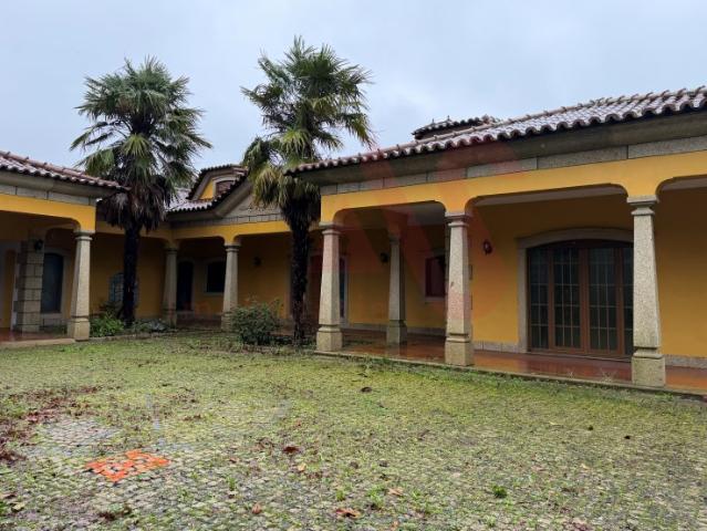 Moradia brasonada T5 inserida em terreno de 18.440m² com Piscina Meinedo, Lousada