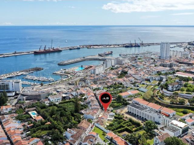 Moradia c/ Licença AL e Garagem junto à Av. Marginal Ponta Delgada