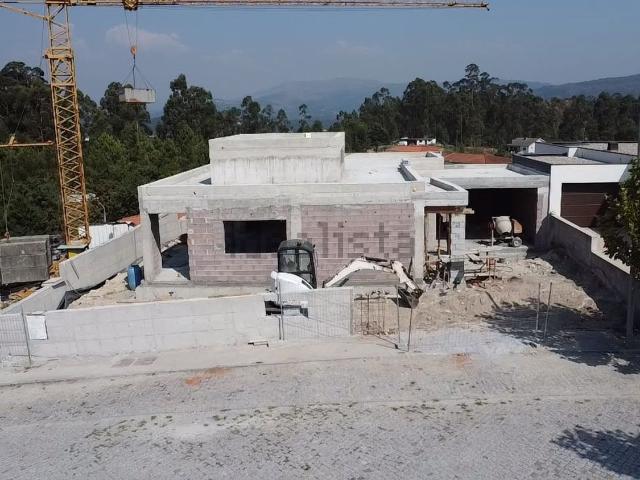 Moradia, Campos e Louredo