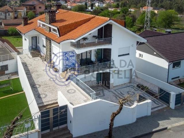 Moradia, Vila Maior