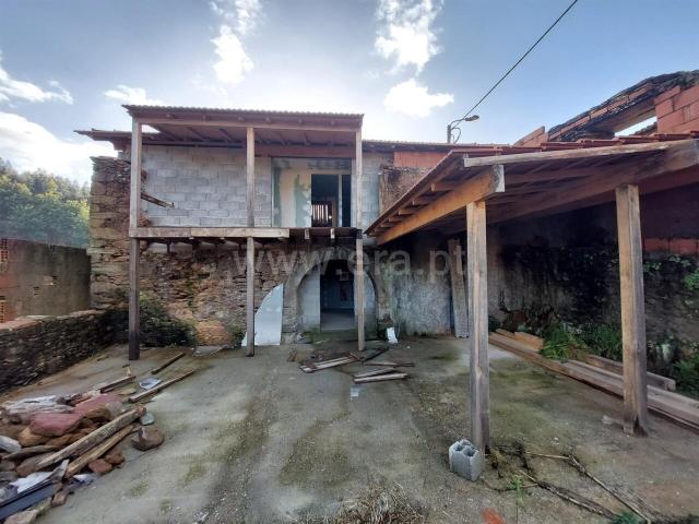 Moradia / Castelo de Paiva, Raiva, Pedorido e Paraíso