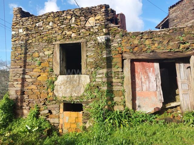 Moradia / Castelo de Paiva, Raiva, Pedorido e Paraíso